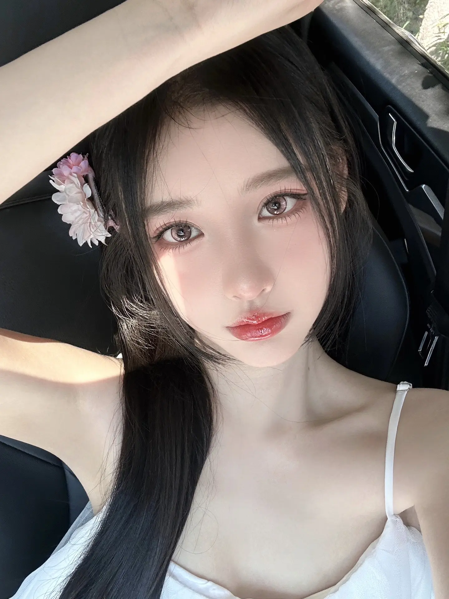 谁懂今天这个眼妆！粉粉的好像兔兔眼 美瞳分享