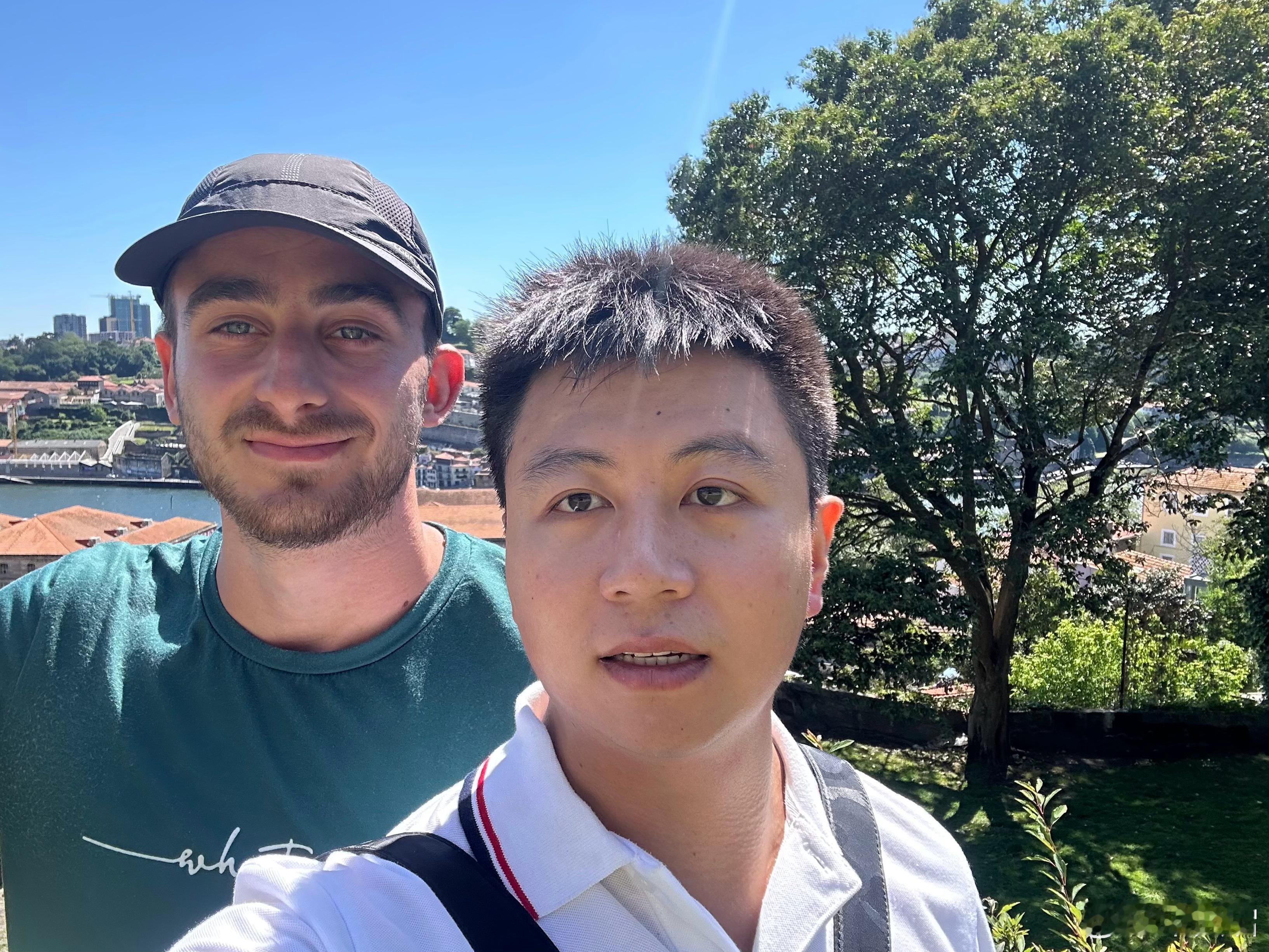 【葡萄牙美食 芝士裹三明治】外国人普遍老化的快，今天带我逛波尔图的白人小伙，竟然