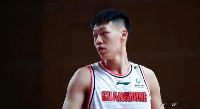 早日康复，广东宏远内线张昊在骑电动车过程中遭遇膝盖伤势将进行手术治疗，目前没有回