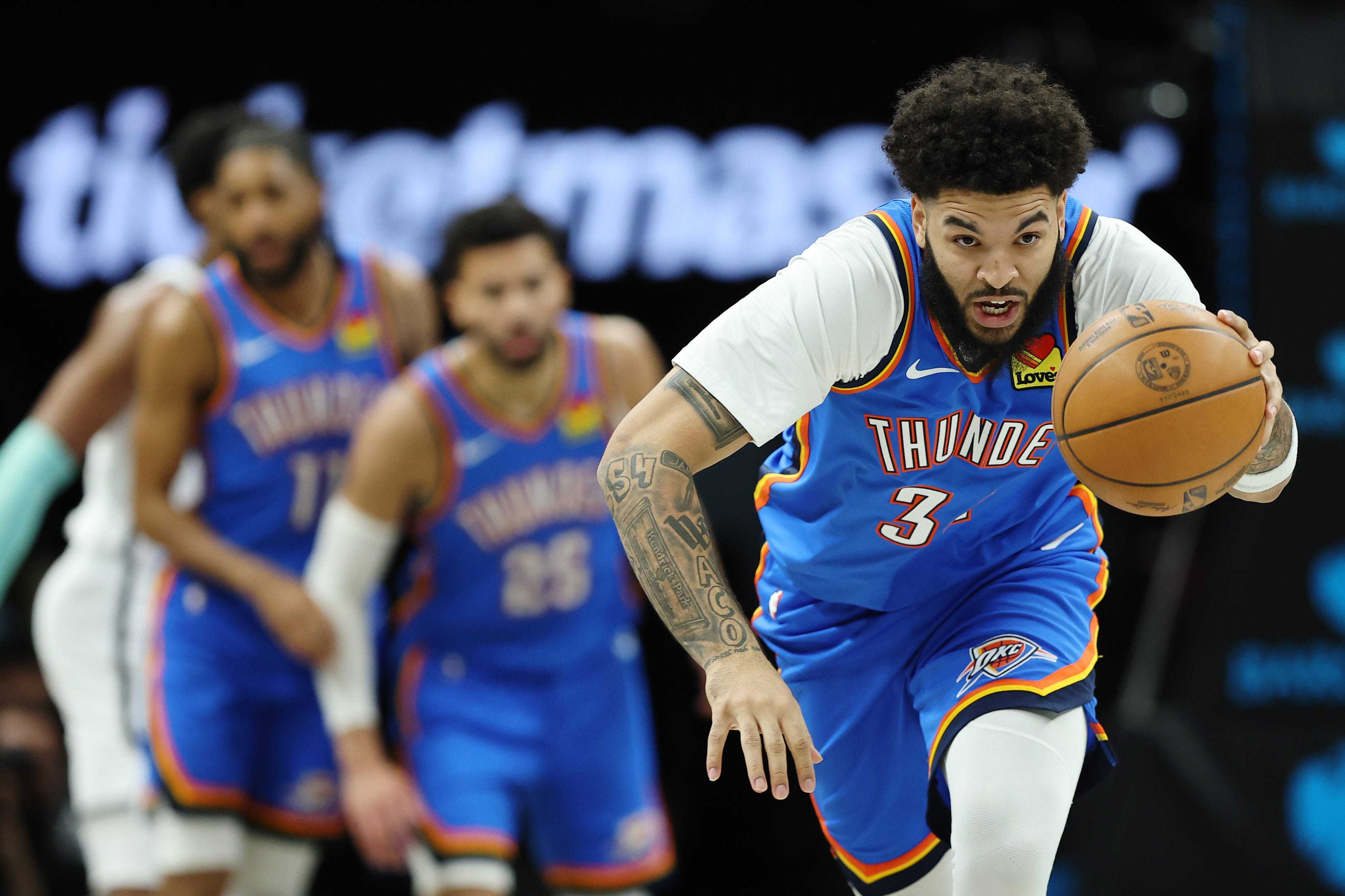 明天比赛早+没话题，继续佛系更新！晚安大伙，晚安雷霆雷霆提前13场锁定季后赛雷霆