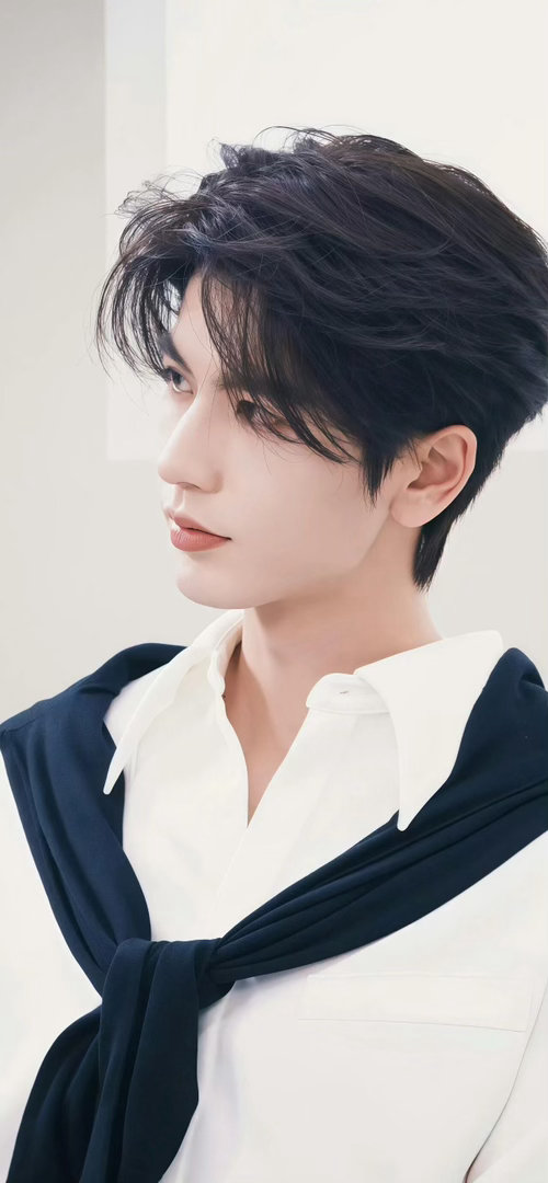 张凌赫壁纸 | 高清无水印 | 谢征 | 逐玉此男真的太帅了 