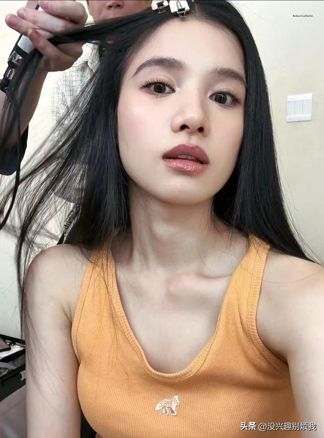 张婧仪极品自拍怼脸