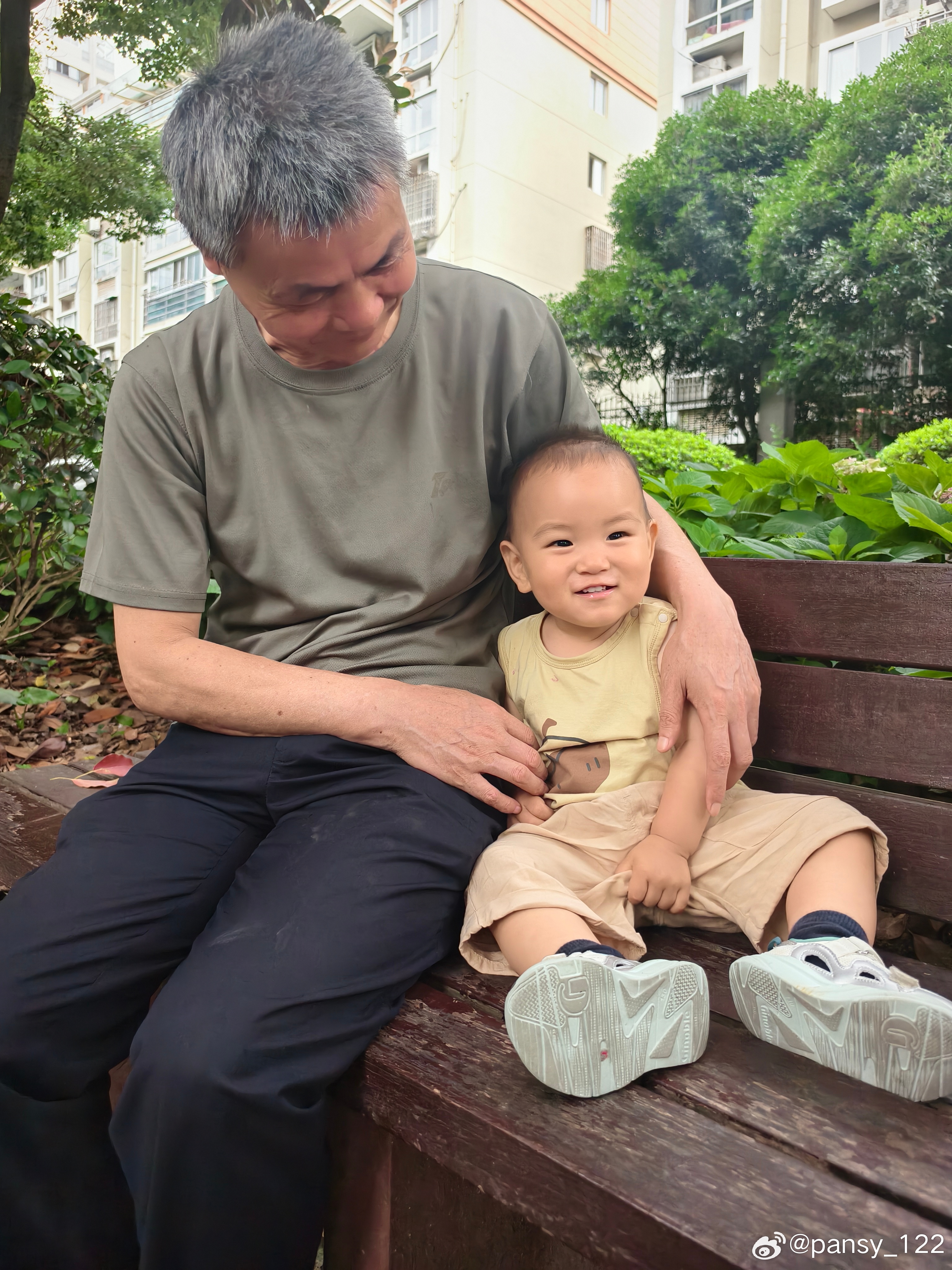 小饱和爷爷的悠闲午后下午出来放风～ 临海 带娃日常