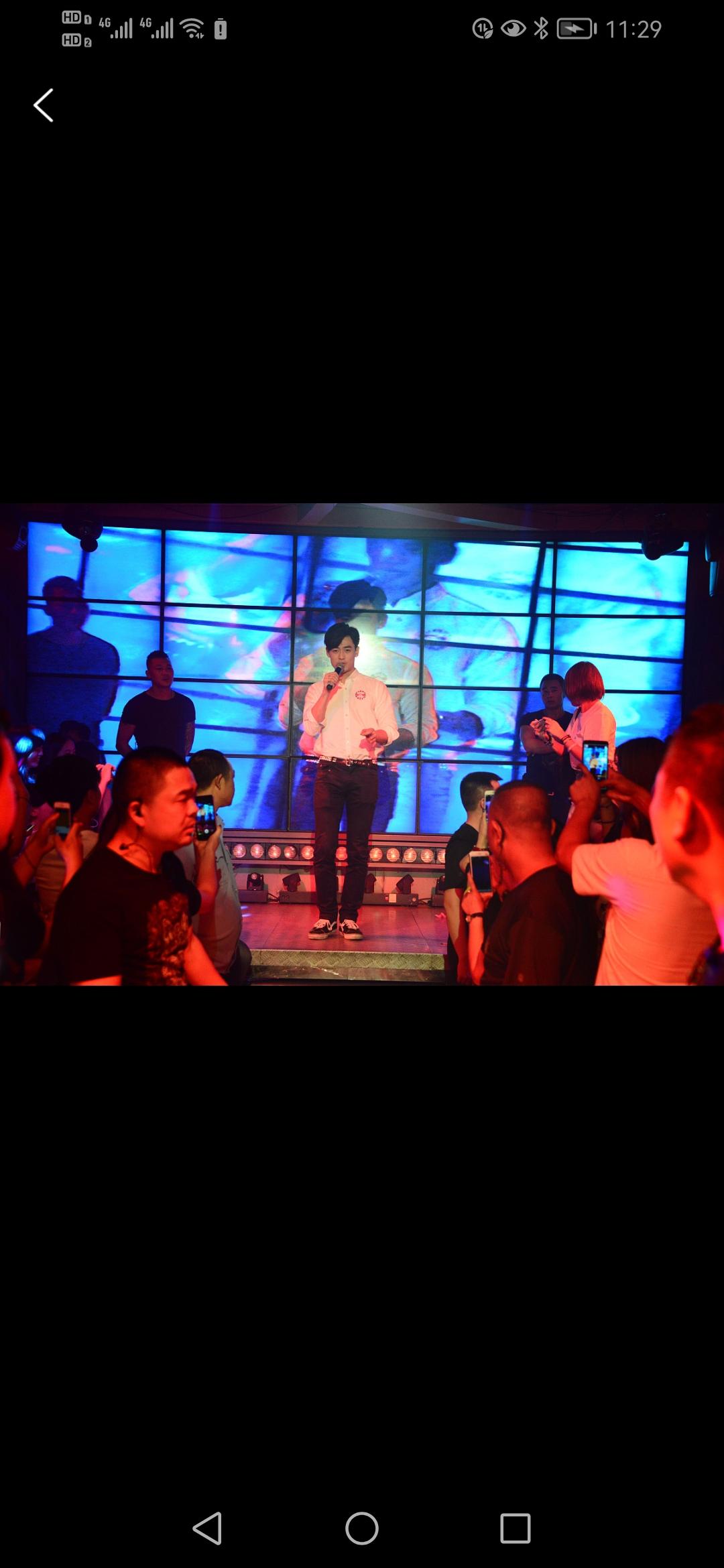 徐州一家烧烤店因擅自举办男模秀等演出活动，被罚款9万元，引来了广泛关注。
徐州鑫