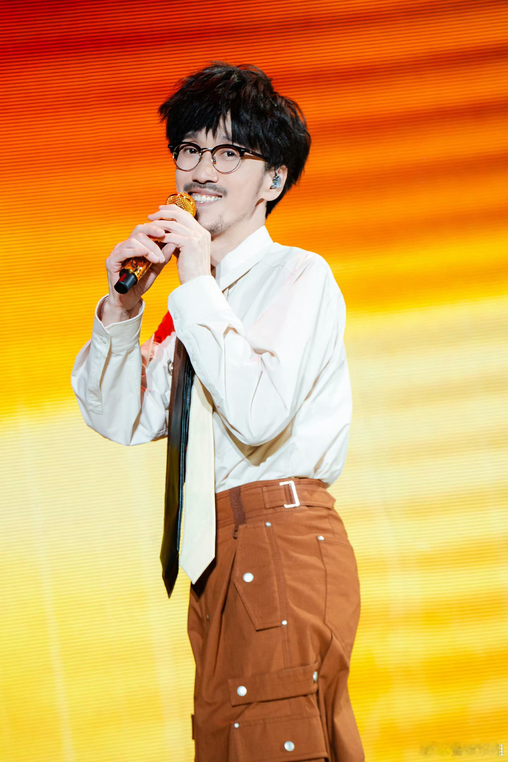 全世界都知道周传雄是雄雄宝贝了谁还没叫周传雄雄雄宝贝周传雄这辈子都没想过会被El