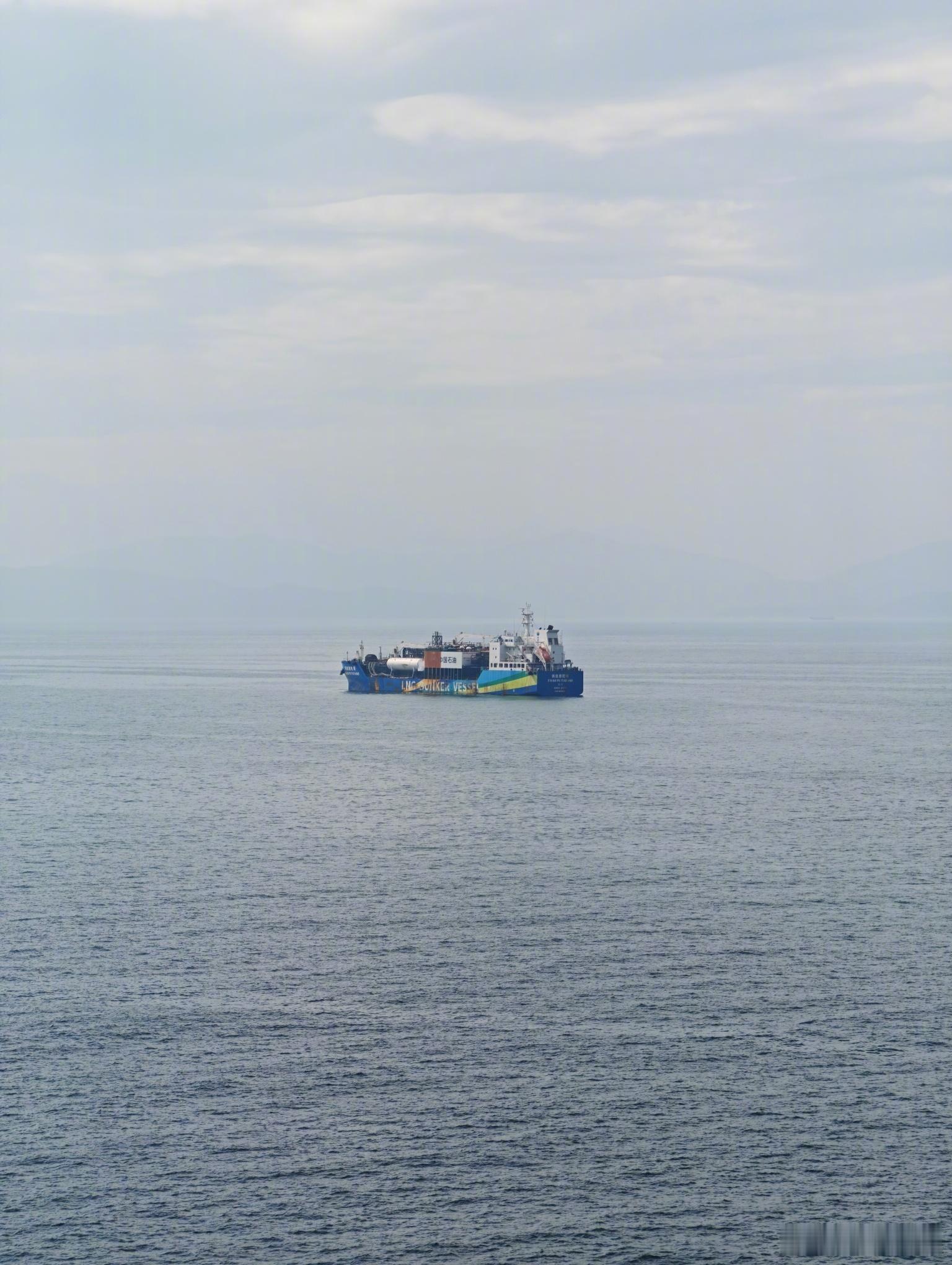 这张是小米 17 Ultra 2 亿像素的样张，不知道发出来会压缩到啥程度。 