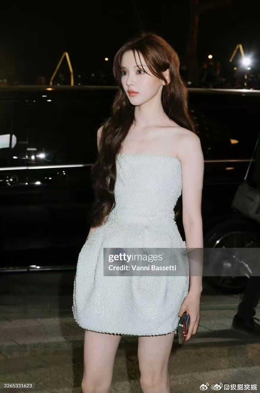 杨超越时装周g社生图陈飞宇杨超越看秀生图杨超越时装周g社生图，好美，真是太棒了 