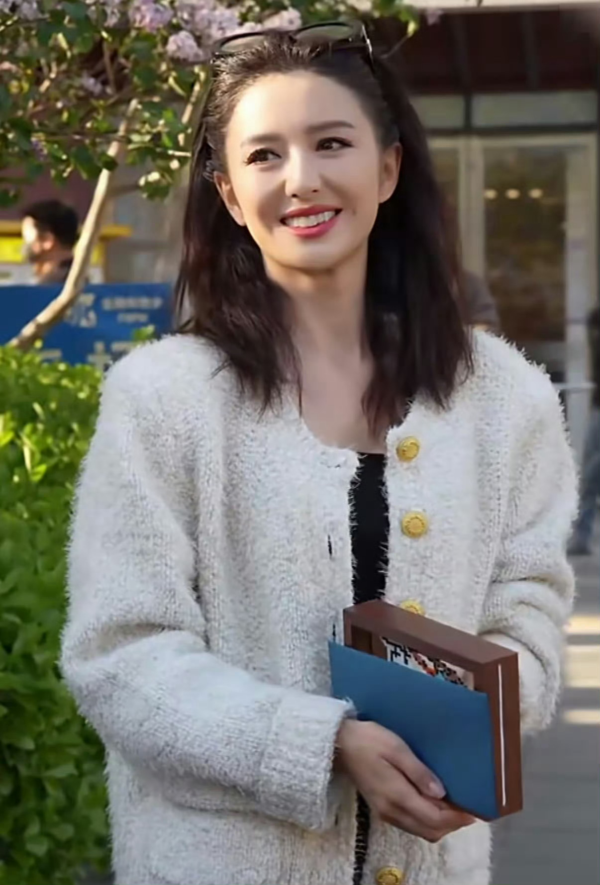 佟丽娅看朵朵饭撒的眼神满眼都是宠溺