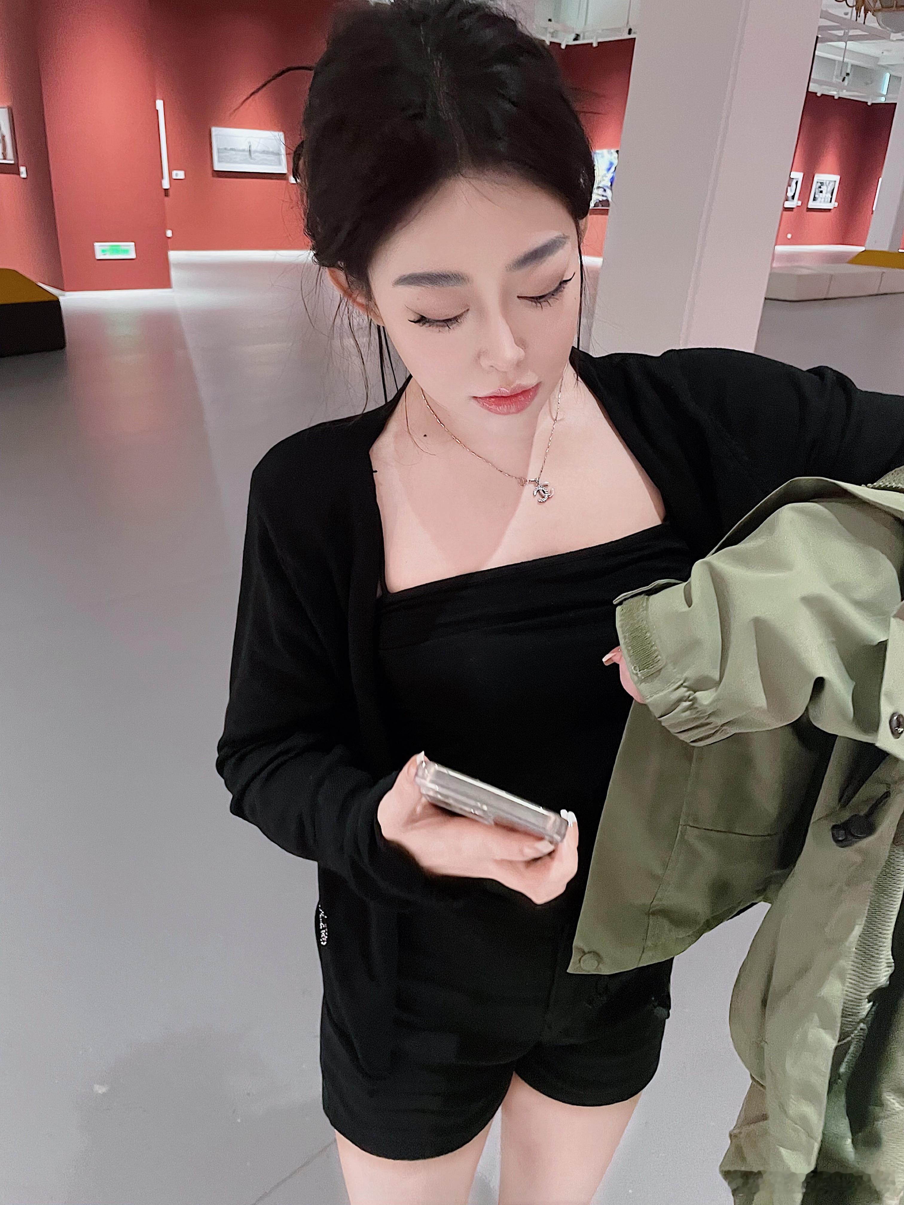 微微有点沉淀[抱一抱]  ​​​