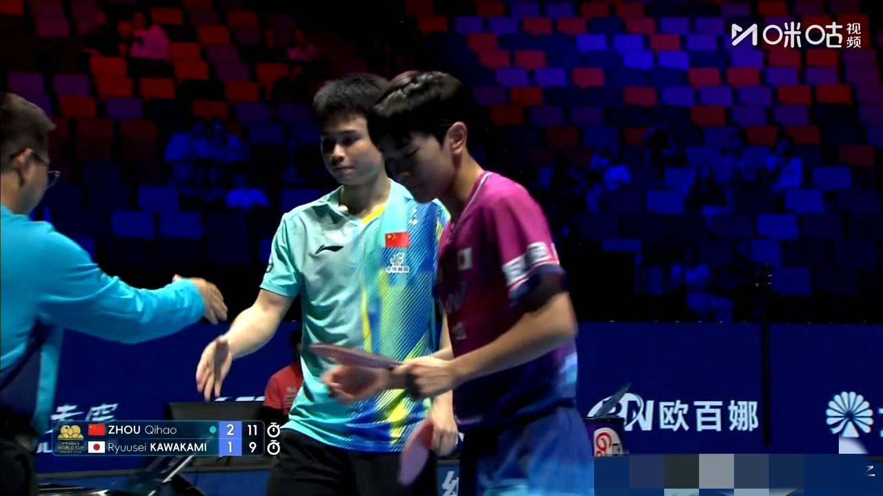 澳门世界杯国乒上午时段的比赛，
周启豪3：1川上流星。
令人焦灼的是蒯曼的比赛，