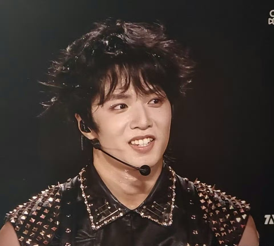 刘耀文这造型怎么有一种大妈的即视感 ​​​