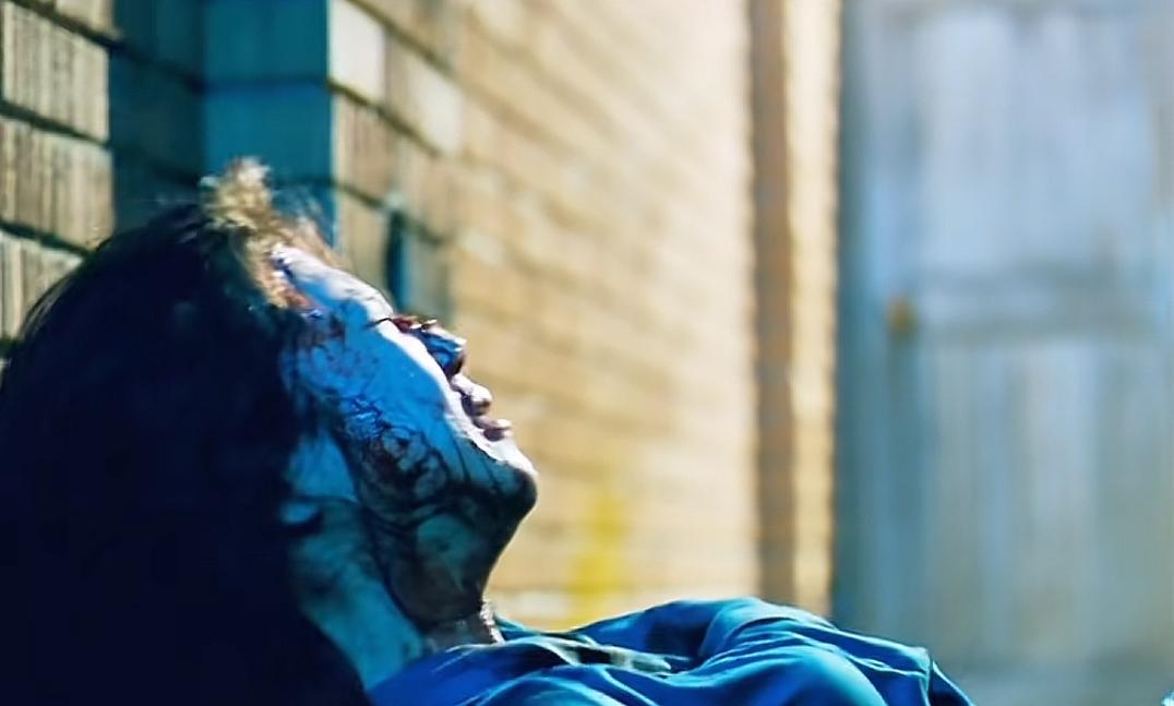 《女子“跳楼”被救后反遭扔下楼？这离谱操作把网友看懵了！》
 
宝子们！今天刷到