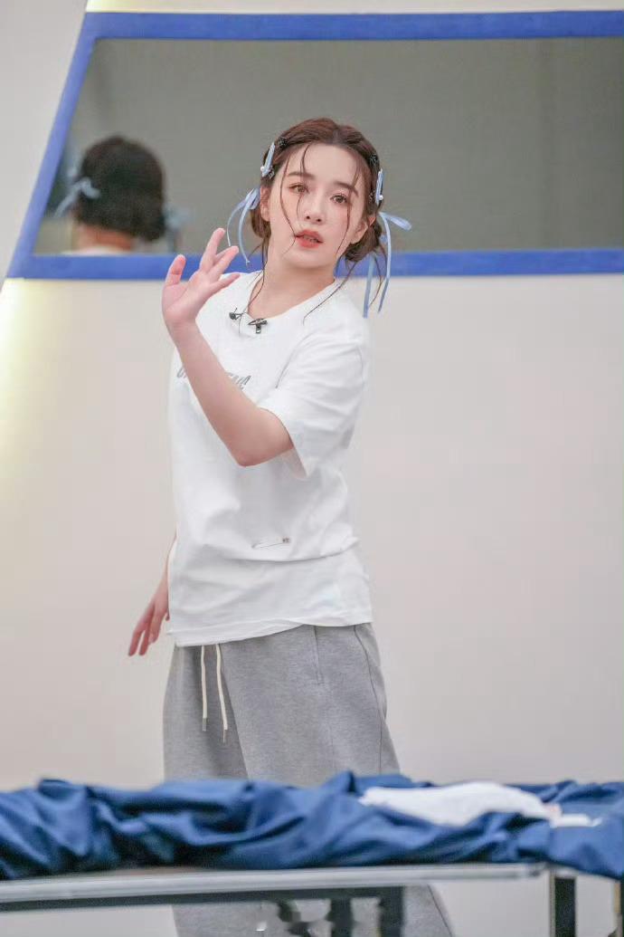 录你好星期六浪姐嘉宾场的姐姐曾沛慈、陈瑶、阚清子、孙怡、王濛、张月、李小冉将录制