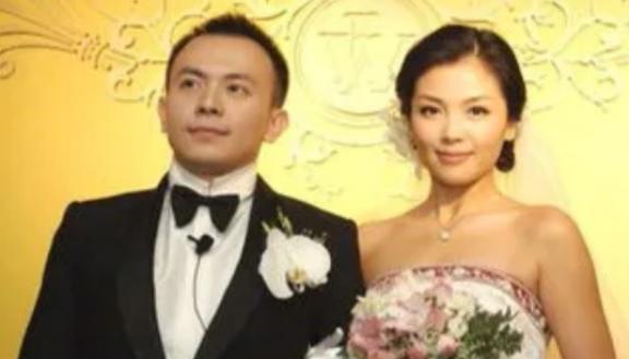 2009年，王珂破产，刘涛找到好闺蜜秦海璐说：“璐姐，我老公破产了，你能借点钱给