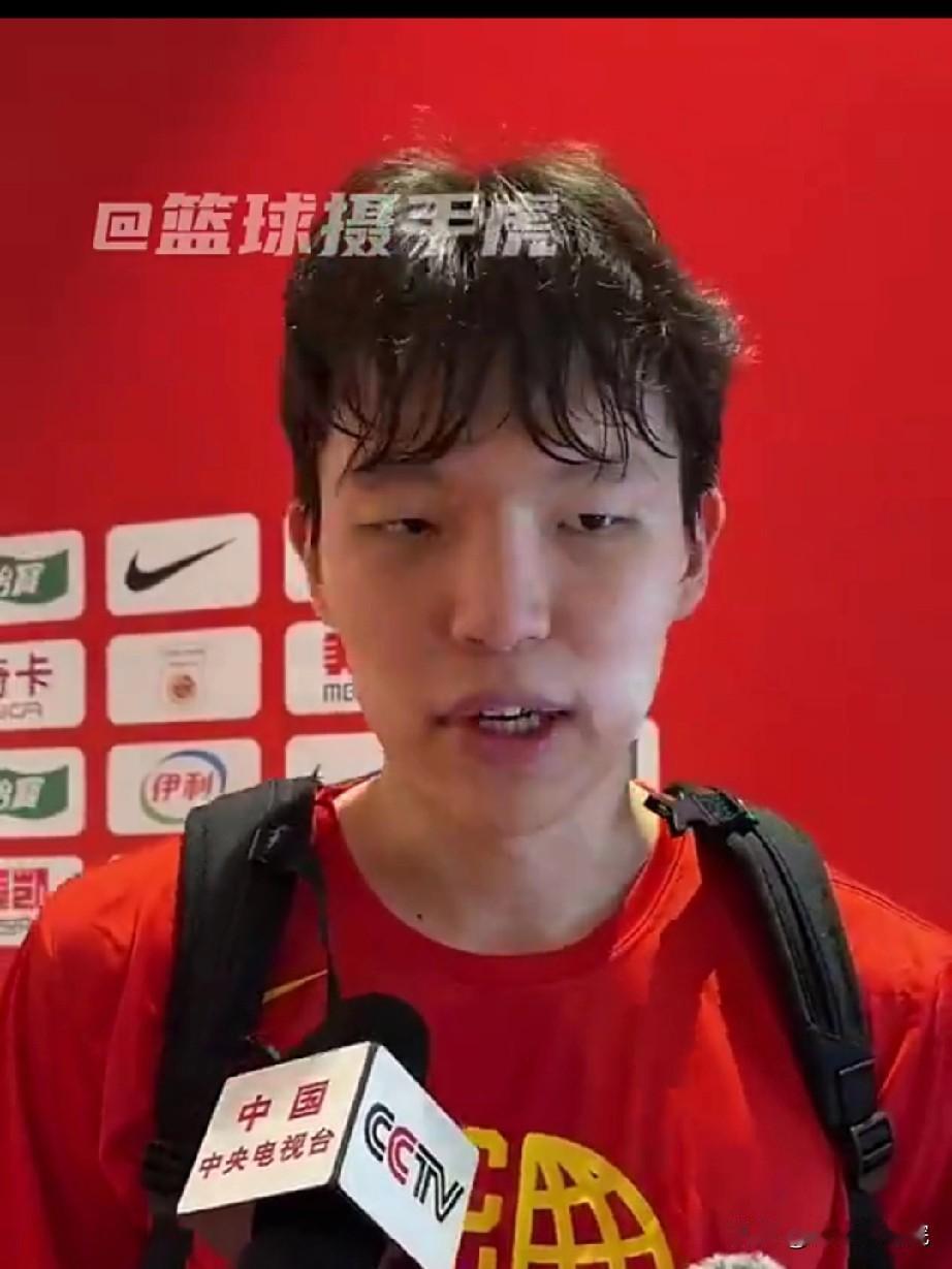 这回不吹杨瀚森了吧！全场7分8篮板的数据就是中规中矩！

全场就两次亮眼表现，一