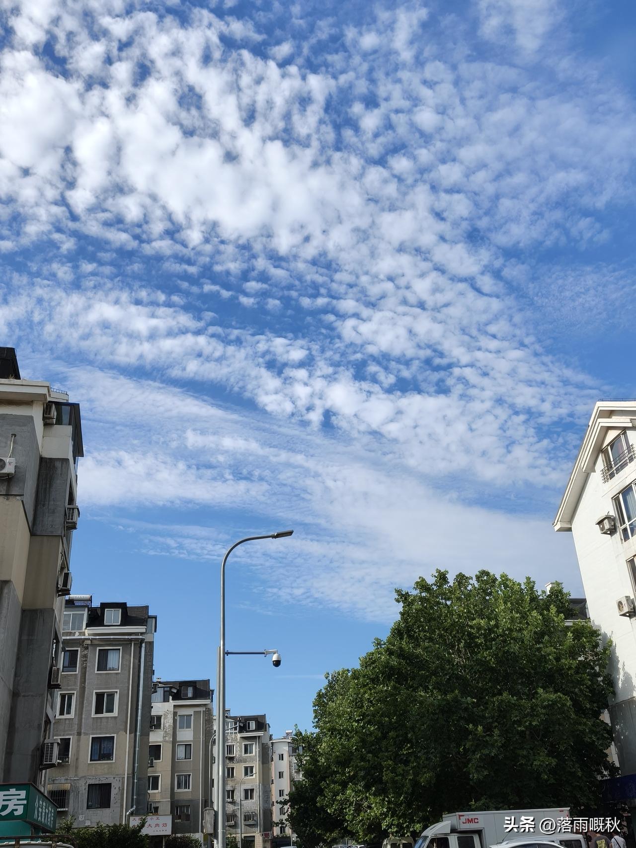💃🏻ᐝʜᴀ͟ᴘ͟ᴘ͟ʏ̆̈ 🫶꒱·˚

  
 夏天，到今天就结束了，
那