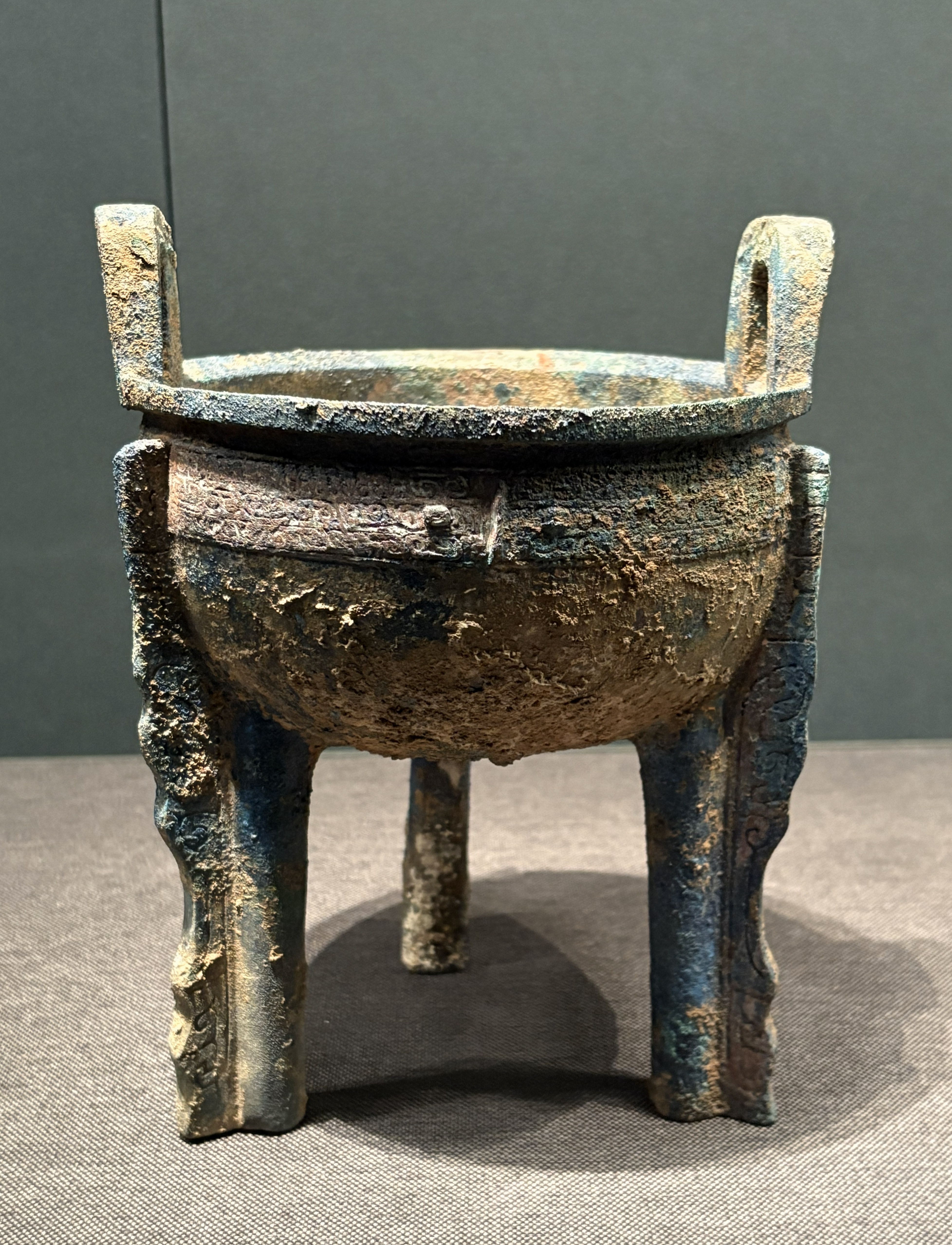 每天一件青铜器 中国考古博物馆藏山东滕州前掌大墓地出土的商末周初:史鼎. 这件鼎