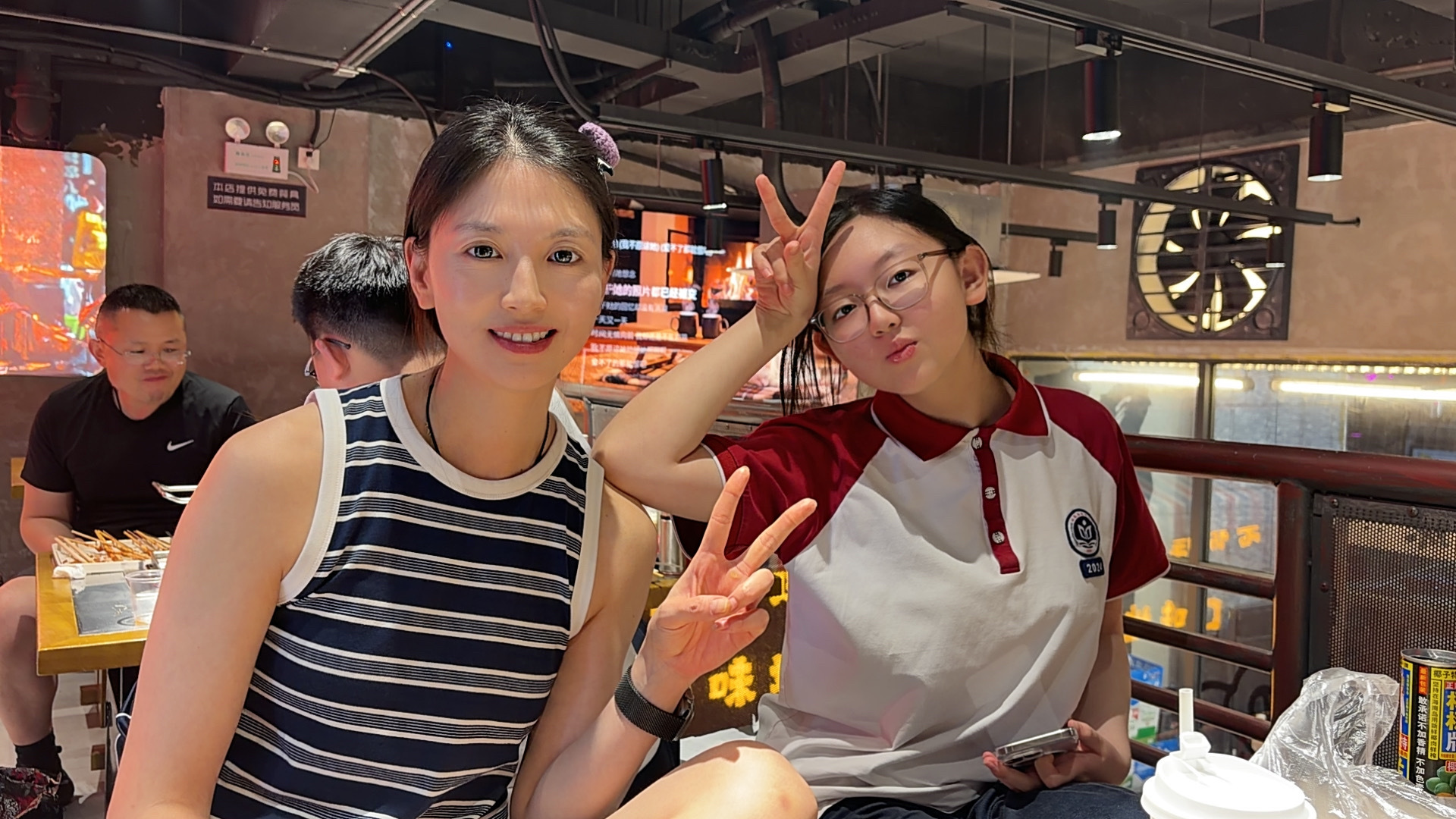 出来吃肉了 ，明天努力上班假期就得努力玩 