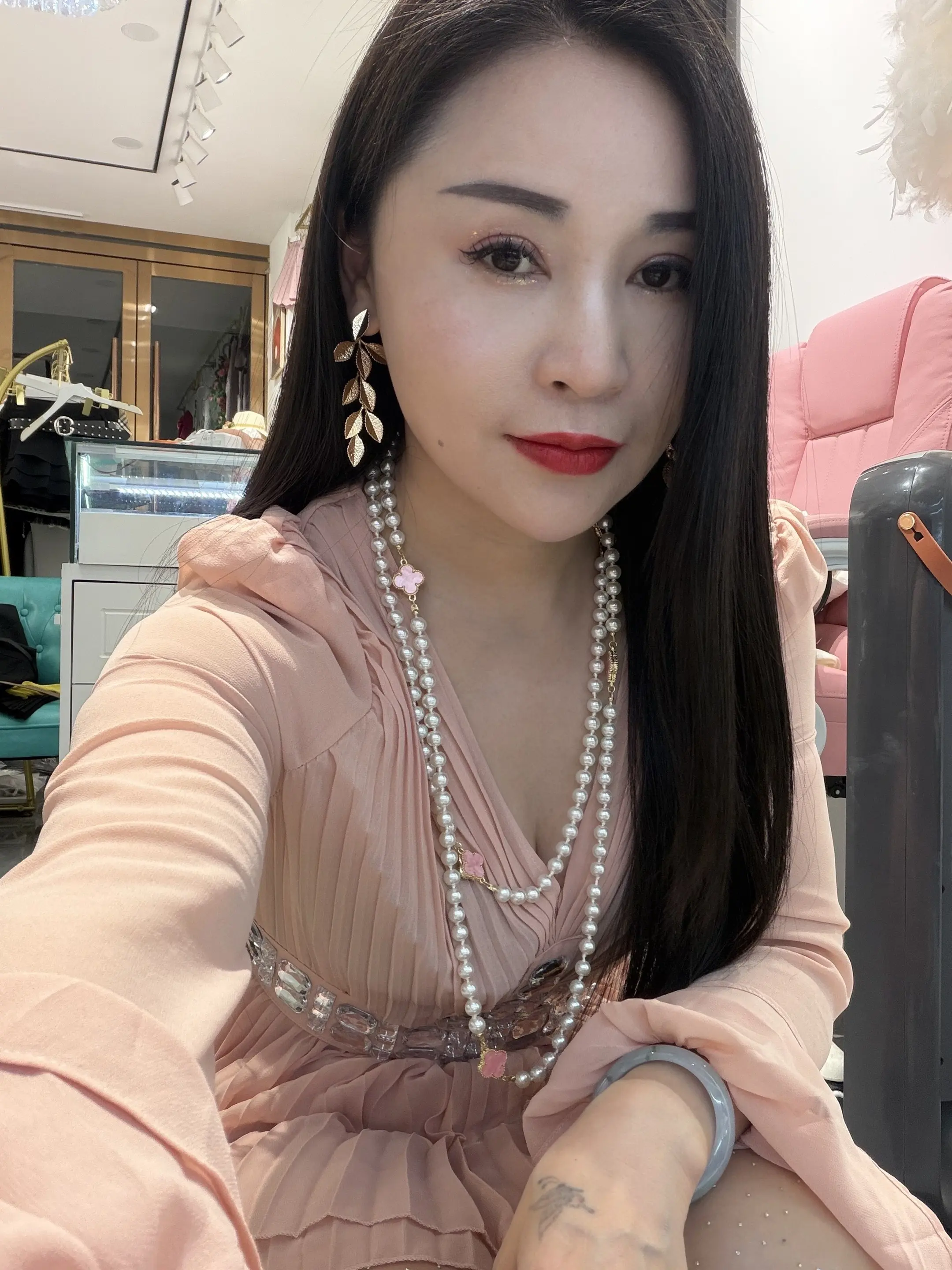 关掉美颜，用原相机去拍，我不是明星，我也没有很漂亮😂你们总说要看真实...
