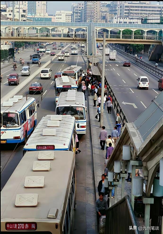 20年广州剧变，城区扩大不止一倍，人口翻倍，小汽车翻几倍，电鸡更是替代摩托车，保