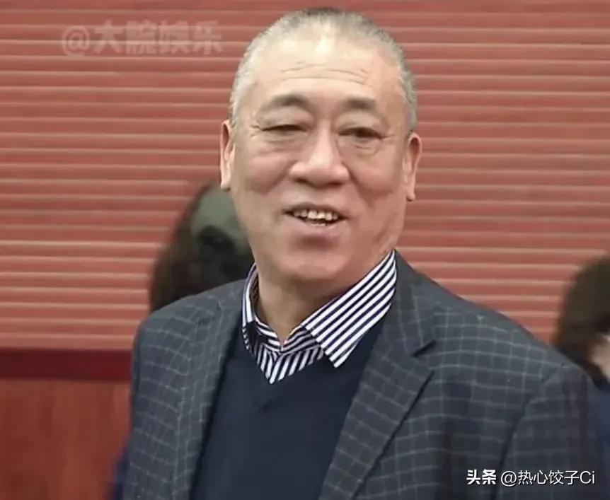 崔培军说，我到了机场，高铁站，有人说河南话，崔总，我们照个相？你说人家是好心好意