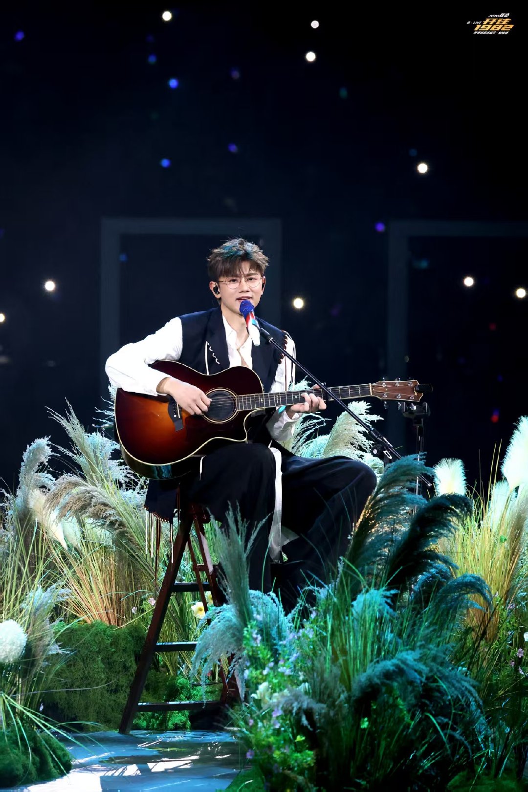 张杰张杰成都演唱会年味十足 成都站第四场人气爆棚，糖画绒花手作体验超欢乐，地道川