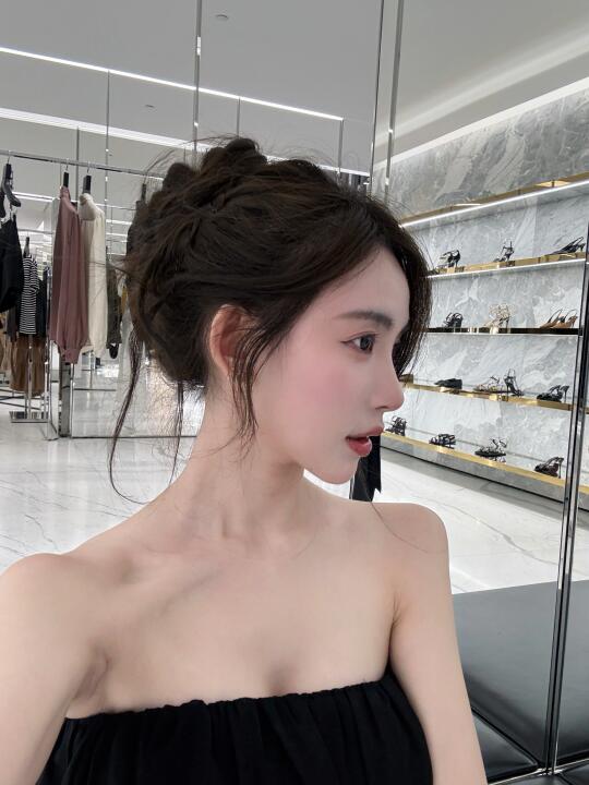 太满意自己给自己盘的头发了