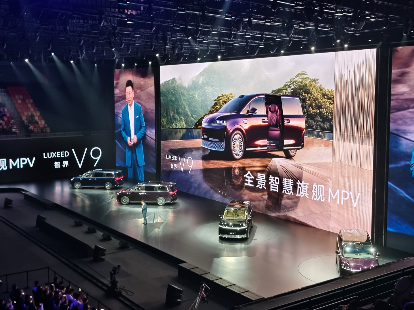 鸿蒙智行发布会 智界V9来了，长约5.3m、宽约2m、高约1.9m、轴距约3.3