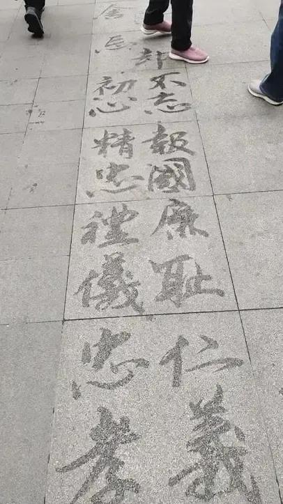 公园老大爷写的字，没想到也这么好看，还苍井有力，比吼书大王曾翔之流，好看多了！这