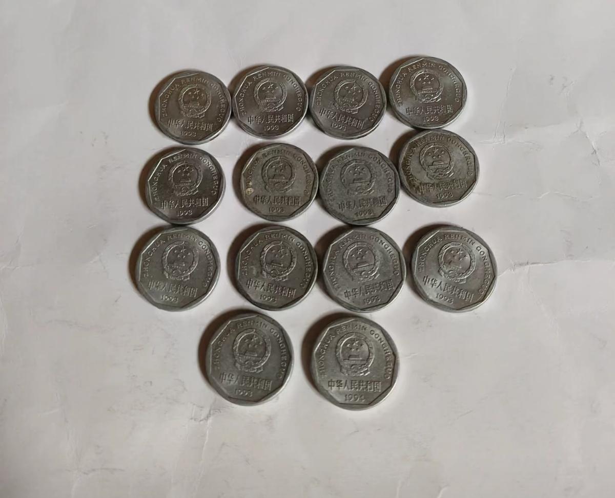 菊花一角价格颇有趣味。它是1991 - 2000年发行的硬币。早期1991、19