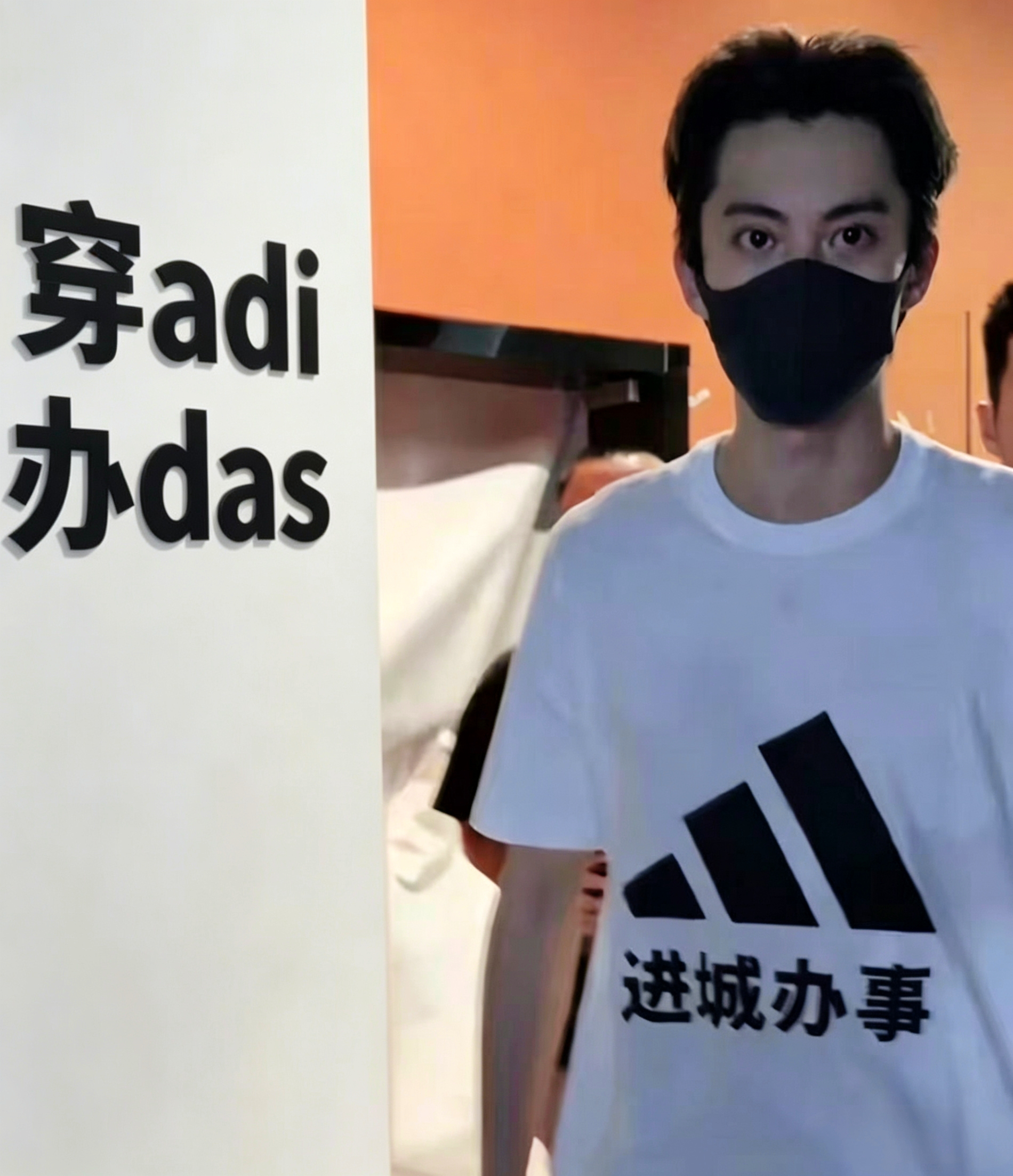 王鹤棣也进城办事了传adi办das  昨晚还和nba球星杰伦布朗一起约球打了一场