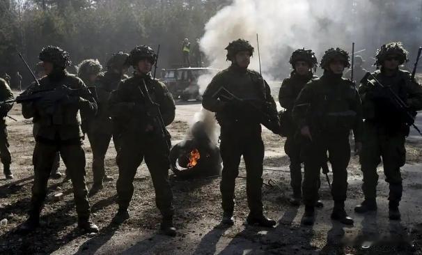 现在的中国全力暴兵能有多恐怖？
这么说吧！中国要是真把暴兵模式开到满，那场面绝对
