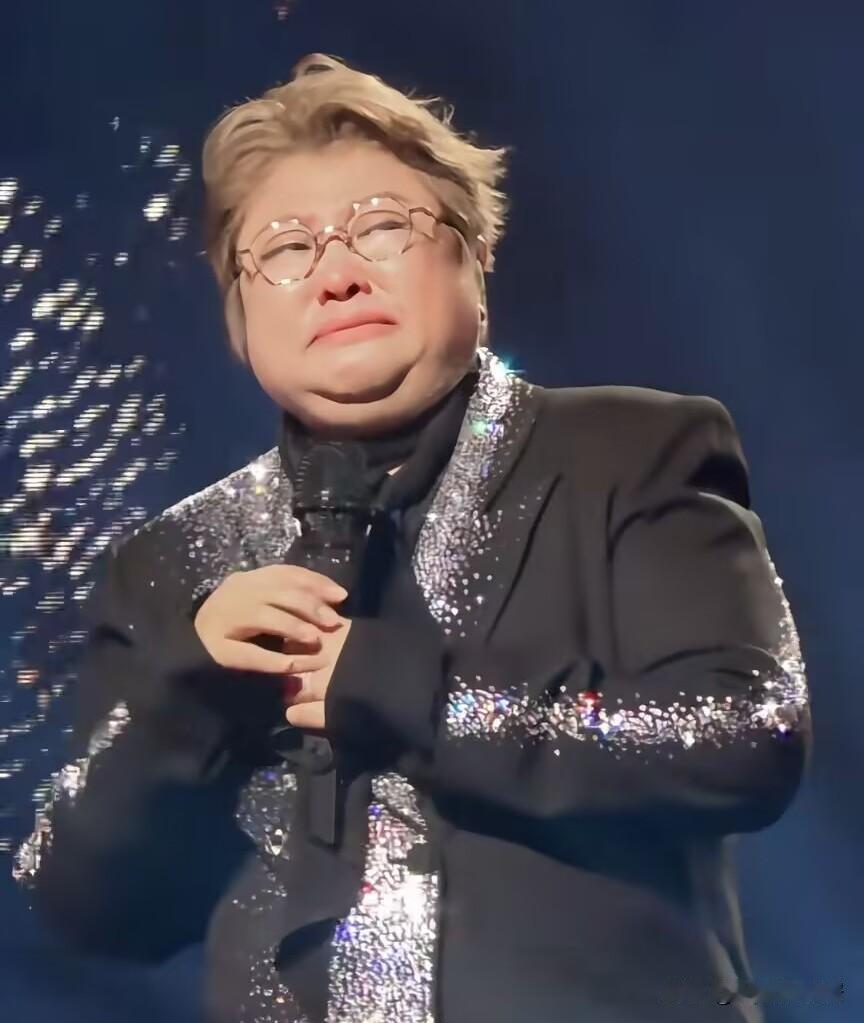 韩红武汉演唱会取消了。真是没有人缘有天缘啊，人不给她“走个面”，不买高档票，想看