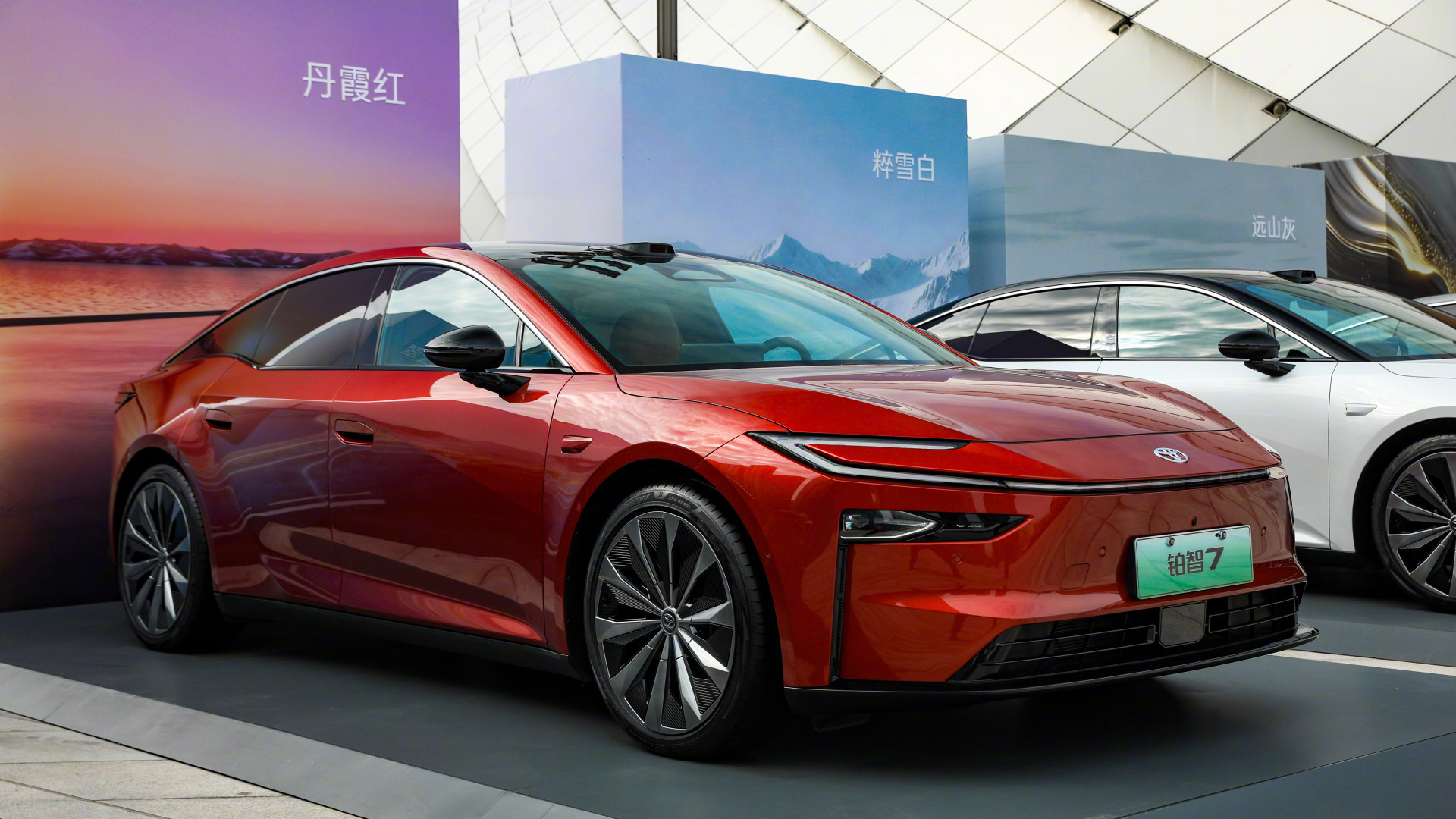 铂智7这个价格真没想到，5米1的车长，空间够大。全系配鸿蒙座舱，高配有智驾和激光