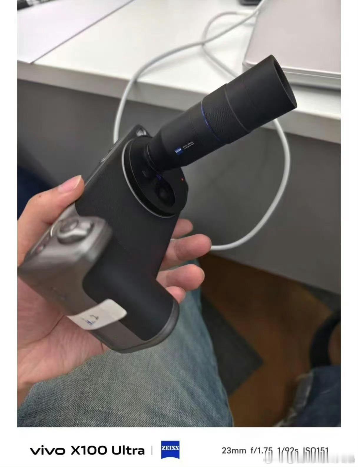 带vivo X200 Ultra这摄影套装出门拍摄绝对很吸睛，有种在长枪短炮中掏