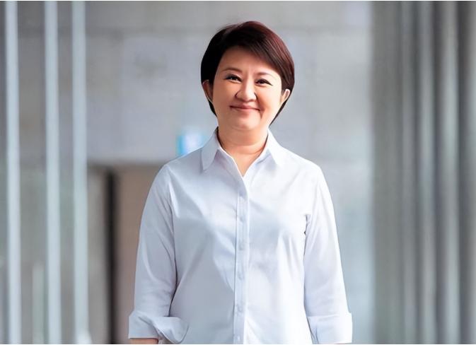 卢秀燕果真没让人失望！6月15日，卢秀燕在抵达桃园机场后，面对媒体时表示，这次为