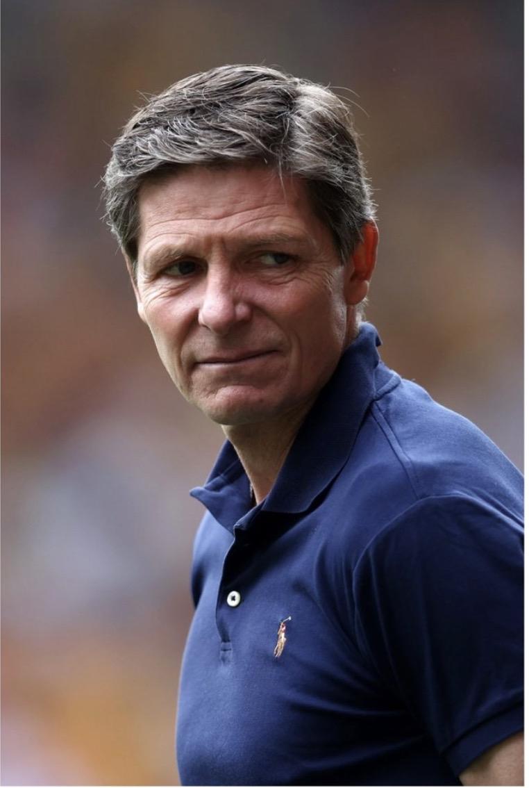 格拉斯纳 最喜欢的阵型：442。
对你没看错，他自己的采访说：442是他最喜欢的