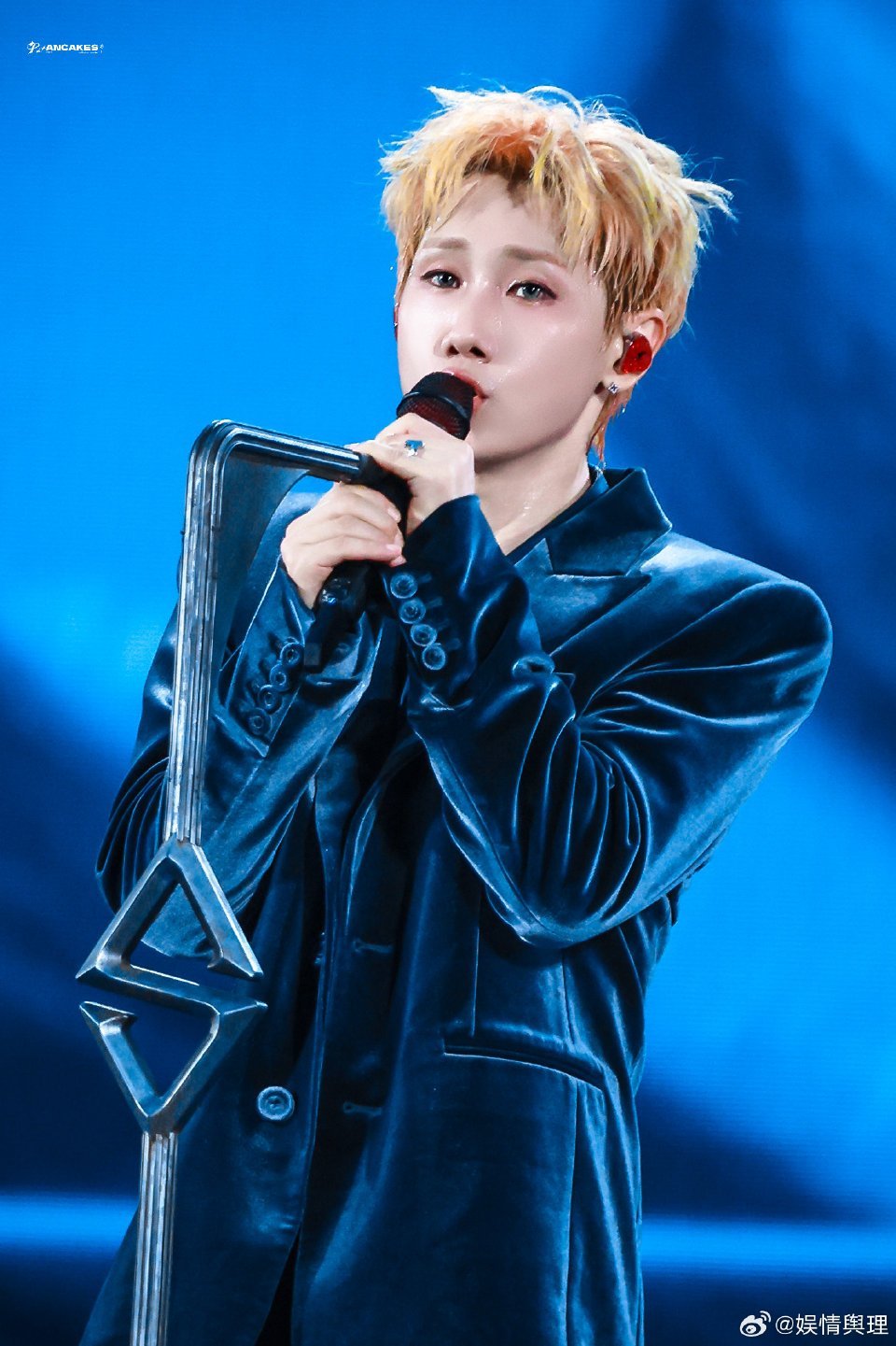 汪苏泷被男粉喊老公的反应墨尔本演唱会笑翻！汪苏泷吐槽倒时差灵魂发问，被男粉霸气喊