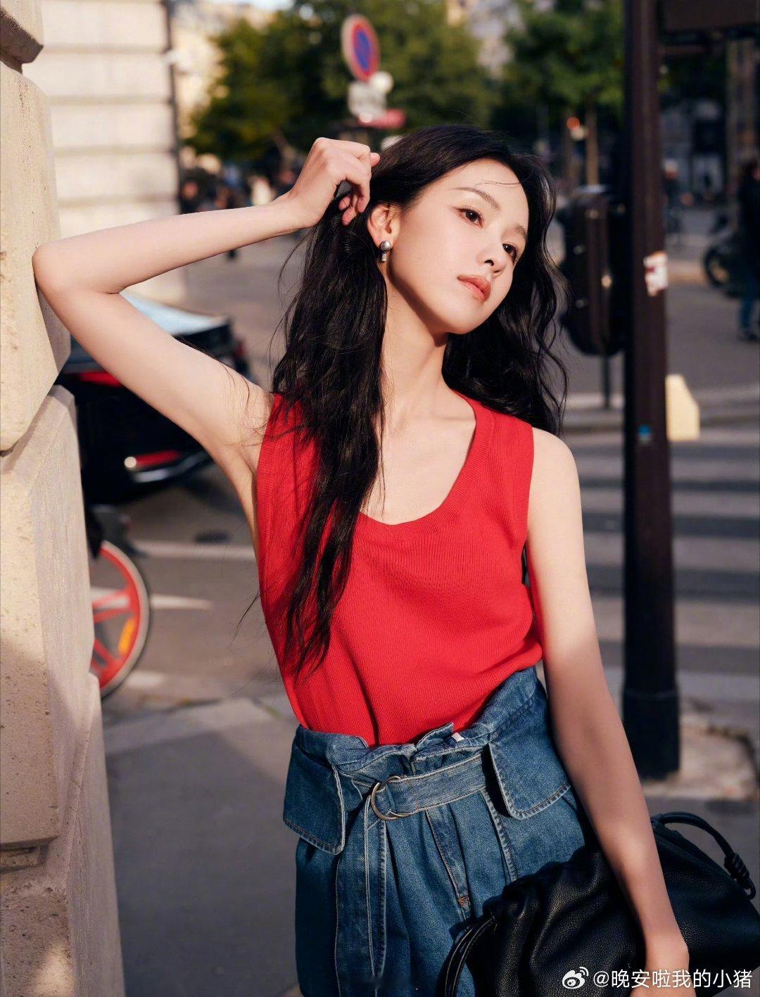 陈都灵 LOEWE 大秀造型出图，好优雅随性的罗意威女郎[送花花][送花花] ​