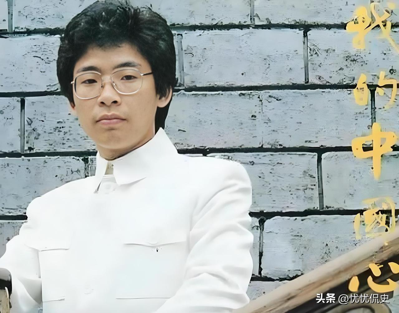 1982年，张明敏唱完《我的中国心》后，被香港乐坛除名，正当他心灰意冷准备回电子