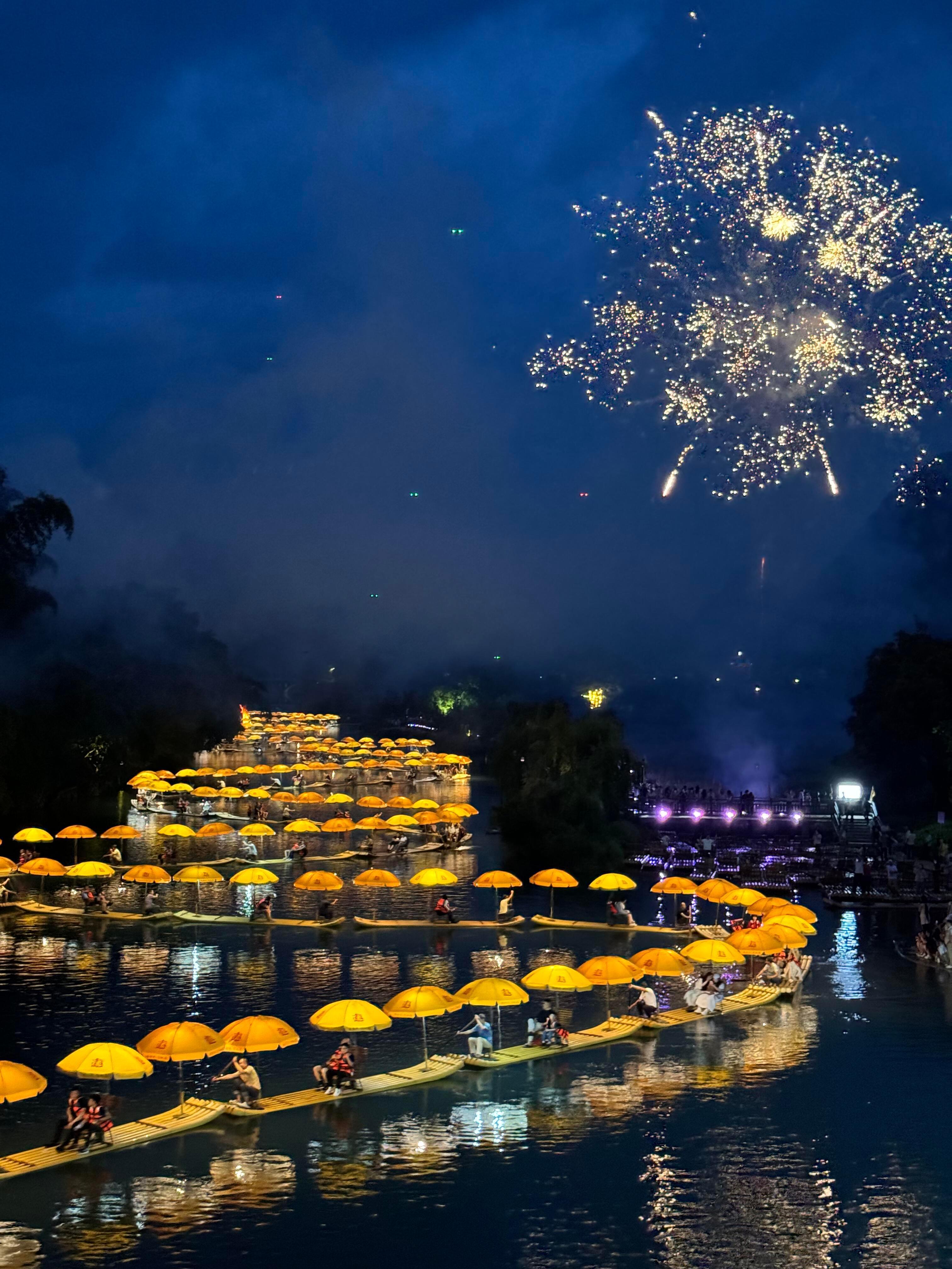 今天！阳朔杀疯了！！！！阳朔“巨龙巡游”！太震撼啦！！！！在桂林阳朔的朋友，大家