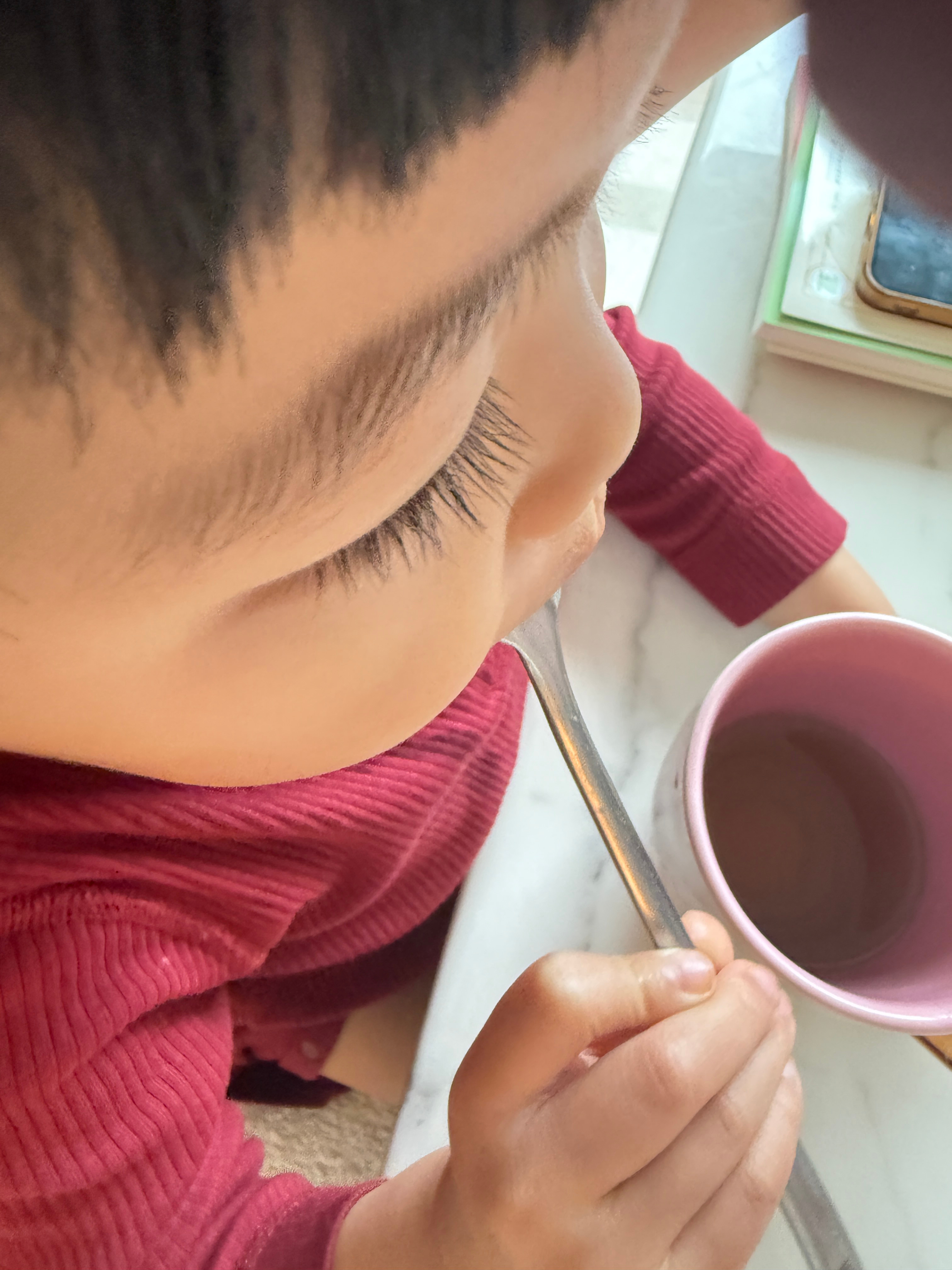 今天八点多就醒了每隔半小时球宝进来我被窝里钻一钻，锁门不让进就嚎啕大哭我现在头晕