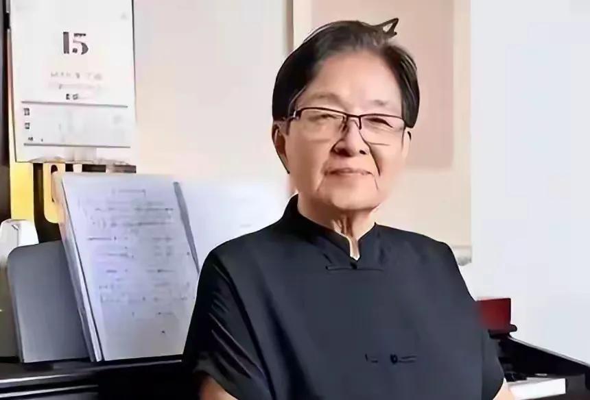 乐坛：03
#华语乐坛的现状# 

华语乐坛近年来面临着前所未有的挑战和变革，市