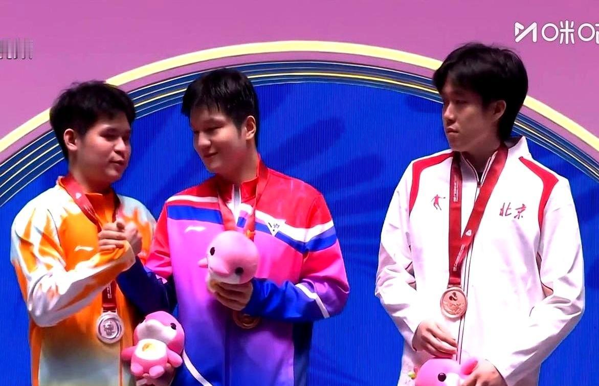 国乒一队有几个不是世界冠军？🥇林诗栋 国乒新星林诗栋能否撑起大梁? 在世界乒坛