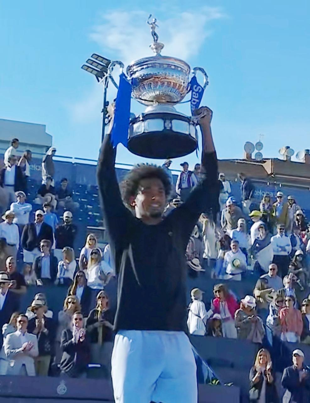 新生代菲斯巴塞罗那站完胜卢布列夫，夺得冠军
         北京时间2026年