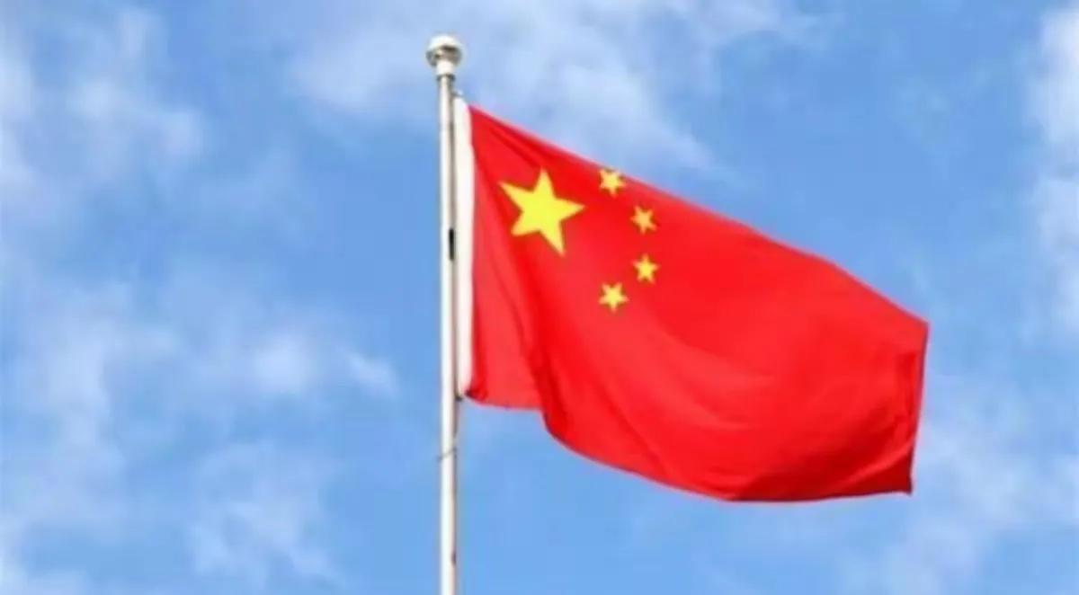 日本佳能全球战略研究所首席研究员峰村健司表示，中国海军从潜艇向太平洋发射导弹，应