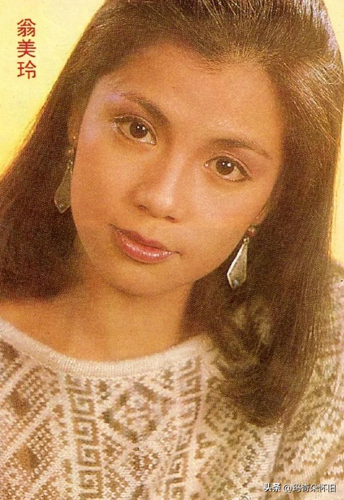 🎆永远的翁美玲👉一件简简单单的杂色毛衣，配上一头柔顺的黑发，就足够动人。
