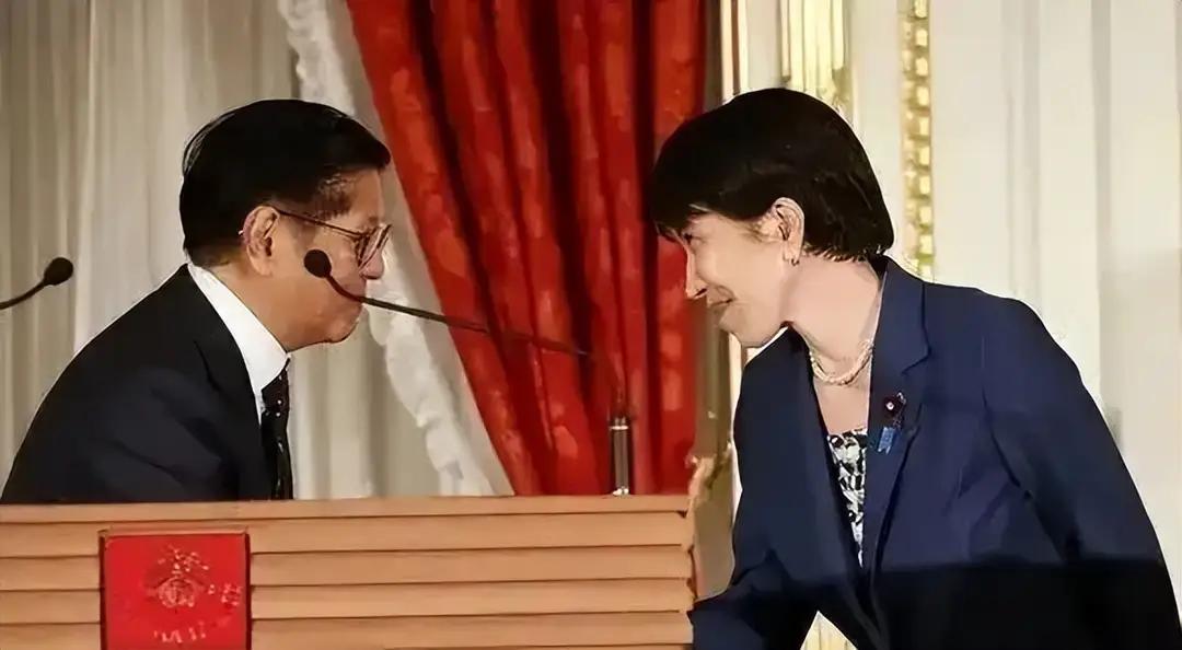 日本和菲律宾竟敢瓜分中国领海，何其猖狂！
5月28日，日本和菲律宾发表联合声明，
