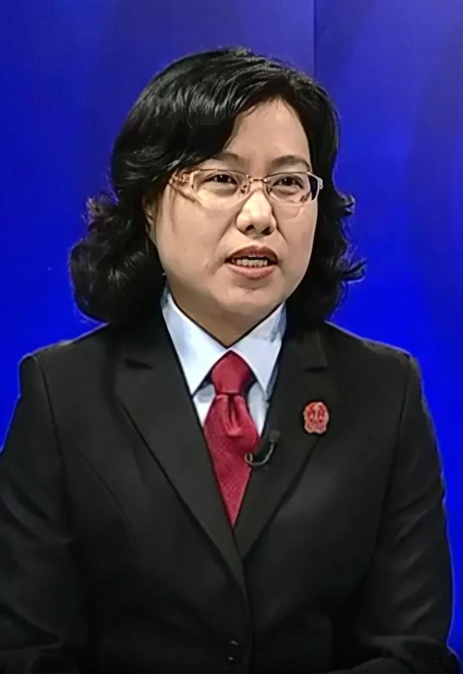 她叫陈春梅，法学博士，现任最高人民法院督察局副局长，她的资源超过绝大多数人，但她