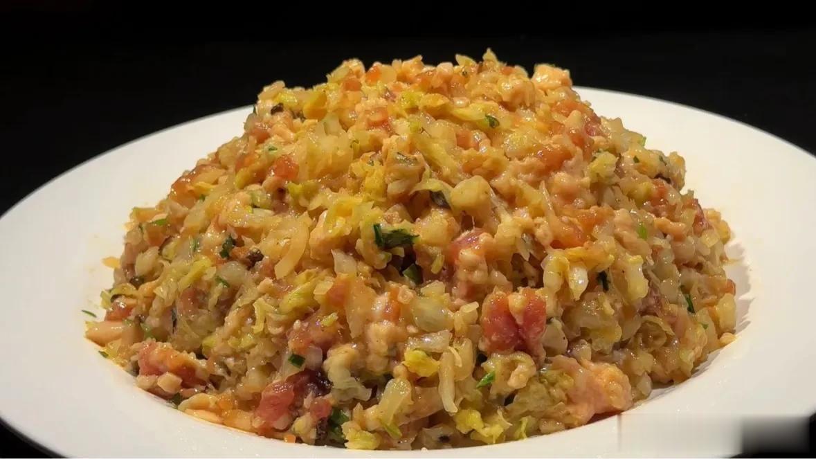 白菜饺子馅好吃有诀窍，白菜切记用盐杀水，教你饺子馆不外秘诀
这篇文章介绍了如何制